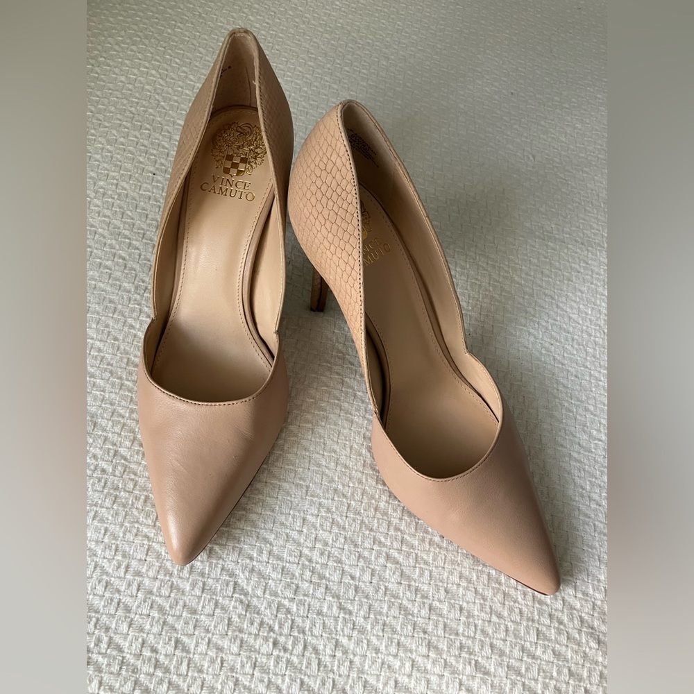 Vince Camuto Textured Tan Heels - Picture 3 of 4